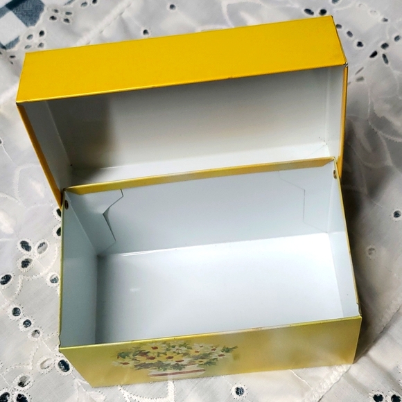 VTG Recipe Tin + Recipes Ohio Art USA Yellow Daisy Flower Bake Kitchen Storage - Picture 10 of 16